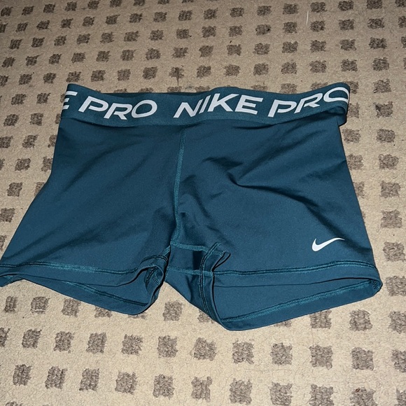 Nike pro fry fit shorts - Picture 1 of 3